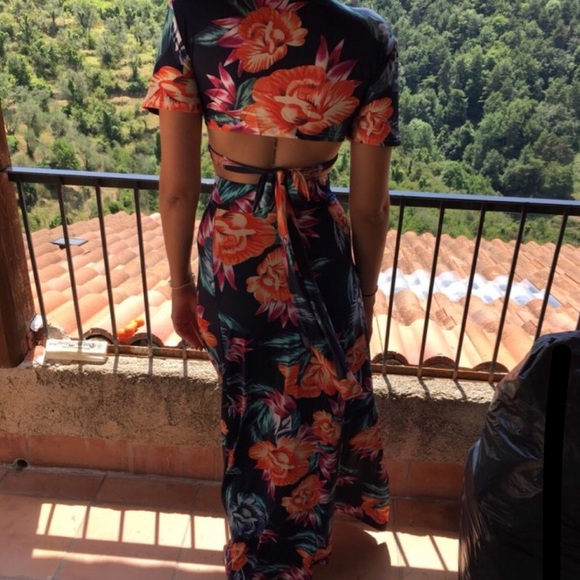 Sold—�Beautiful two piece outfit - Picture 3 of 3